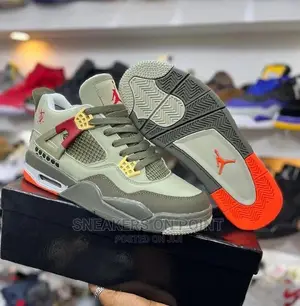 Air Jordan 4
