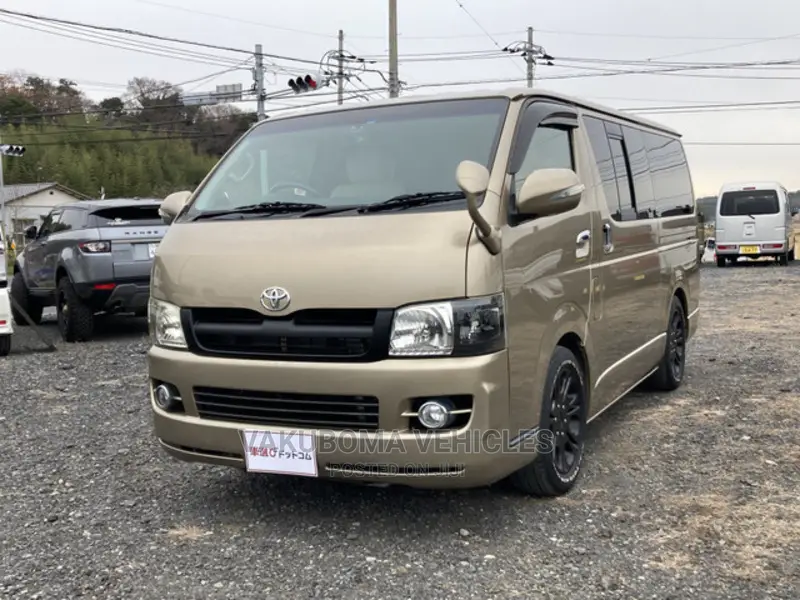 Toyota HiAce 2007 Gold