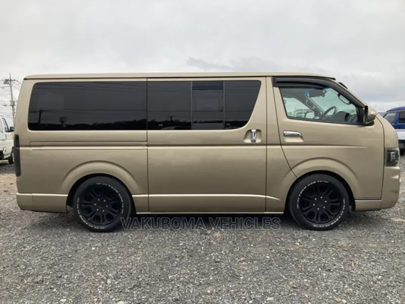 Toyota HiAce 2007 Gold