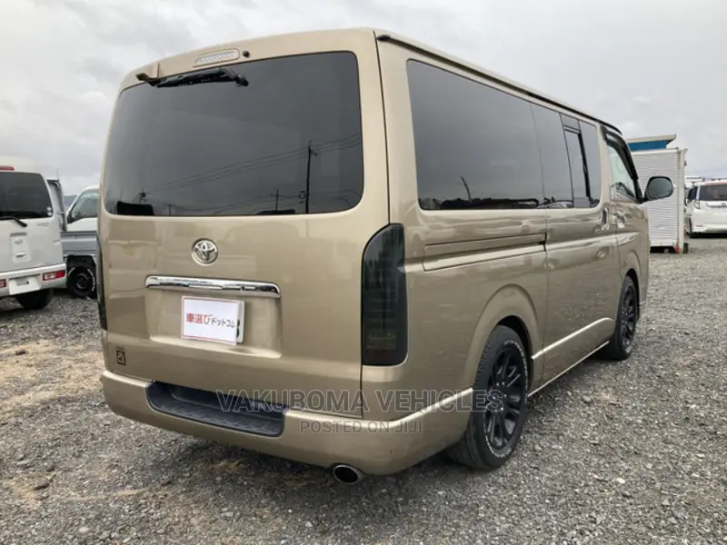 Toyota HiAce 2007 Gold