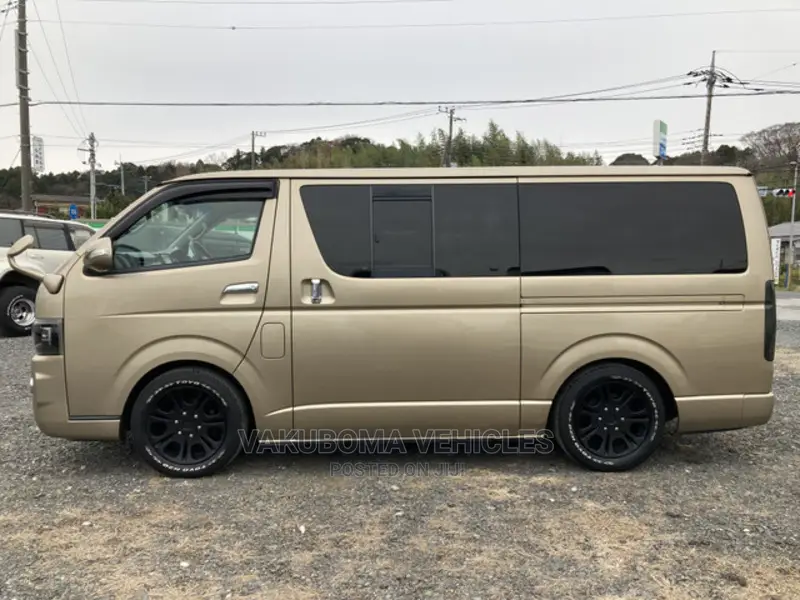 Toyota HiAce 2007 Gold