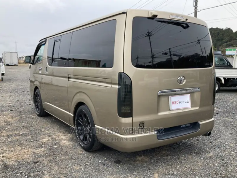 Toyota HiAce 2007 Gold