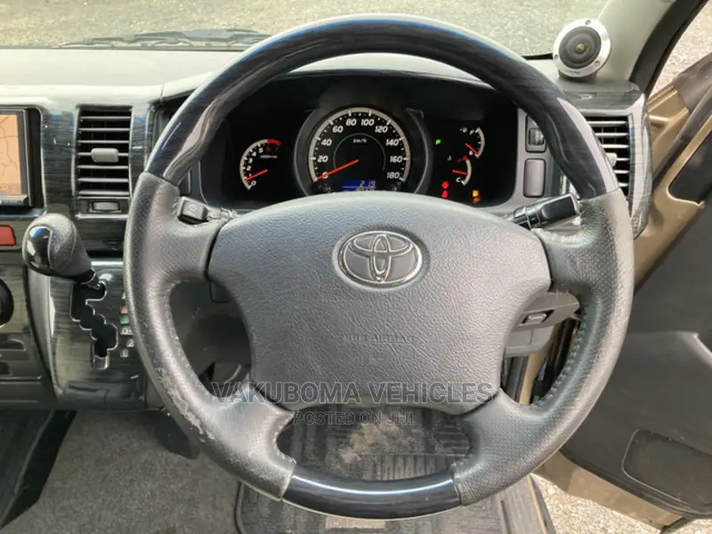 Toyota HiAce 2007 Gold