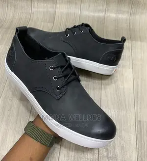 Clark Lowcut Shoe