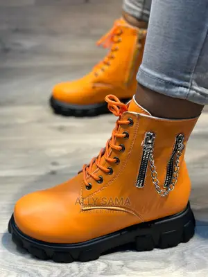 Official Boot Plain