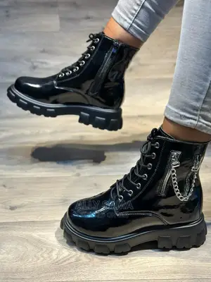 Official Boot Plain