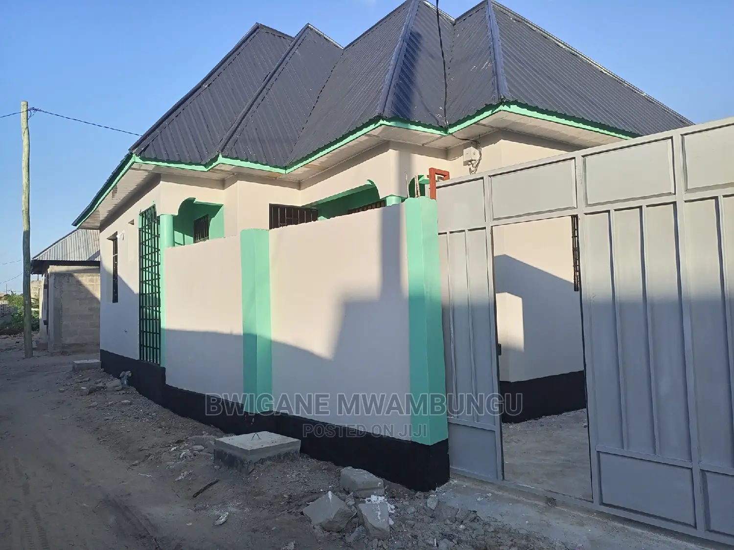 3bdrm Apartment in Chamazi Kwa Mapemba, Mbagala for Sale