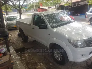 Toyota Hilux 2013 White