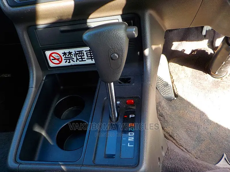 Toyota HiAce 2002 Grey