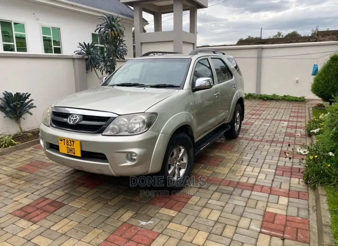 Toyota Fortuner 2005 Silver