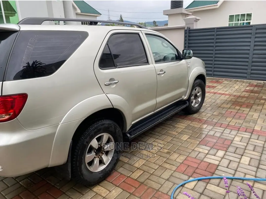 Toyota Fortuner 2005 Silver