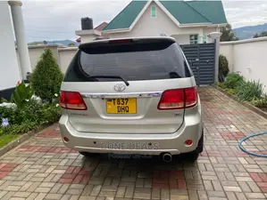 Toyota Fortuner 2005 Silver