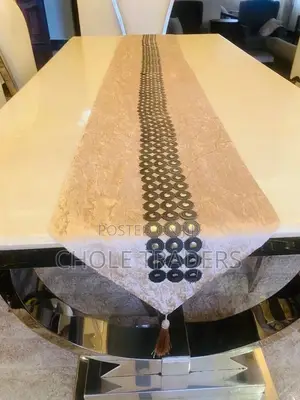 Table Runner Length Size: 210cm