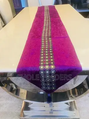 Table Runner Length Size: 210cm