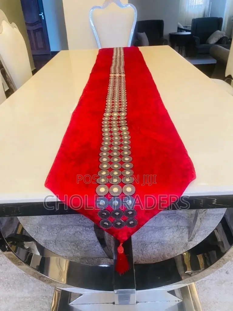 Table Runner Length Size: 210cm