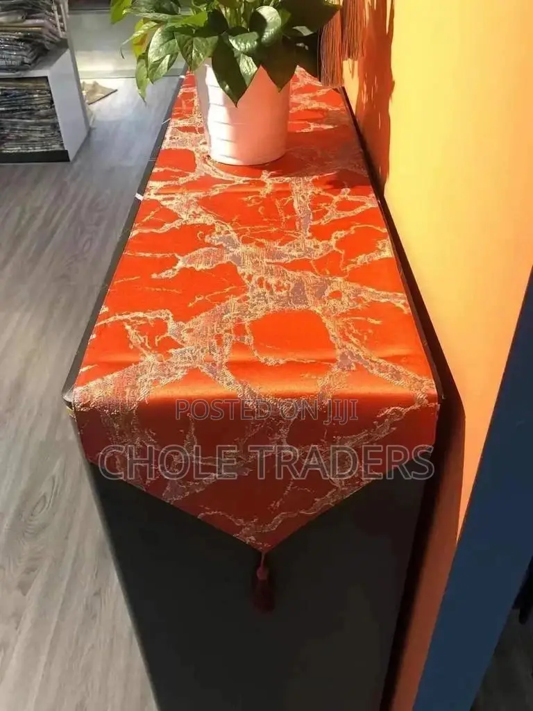 Table Runner Length Size: 210cm