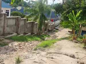 Kiwanja Kizuri Kinauzwa Goba Njia Nne