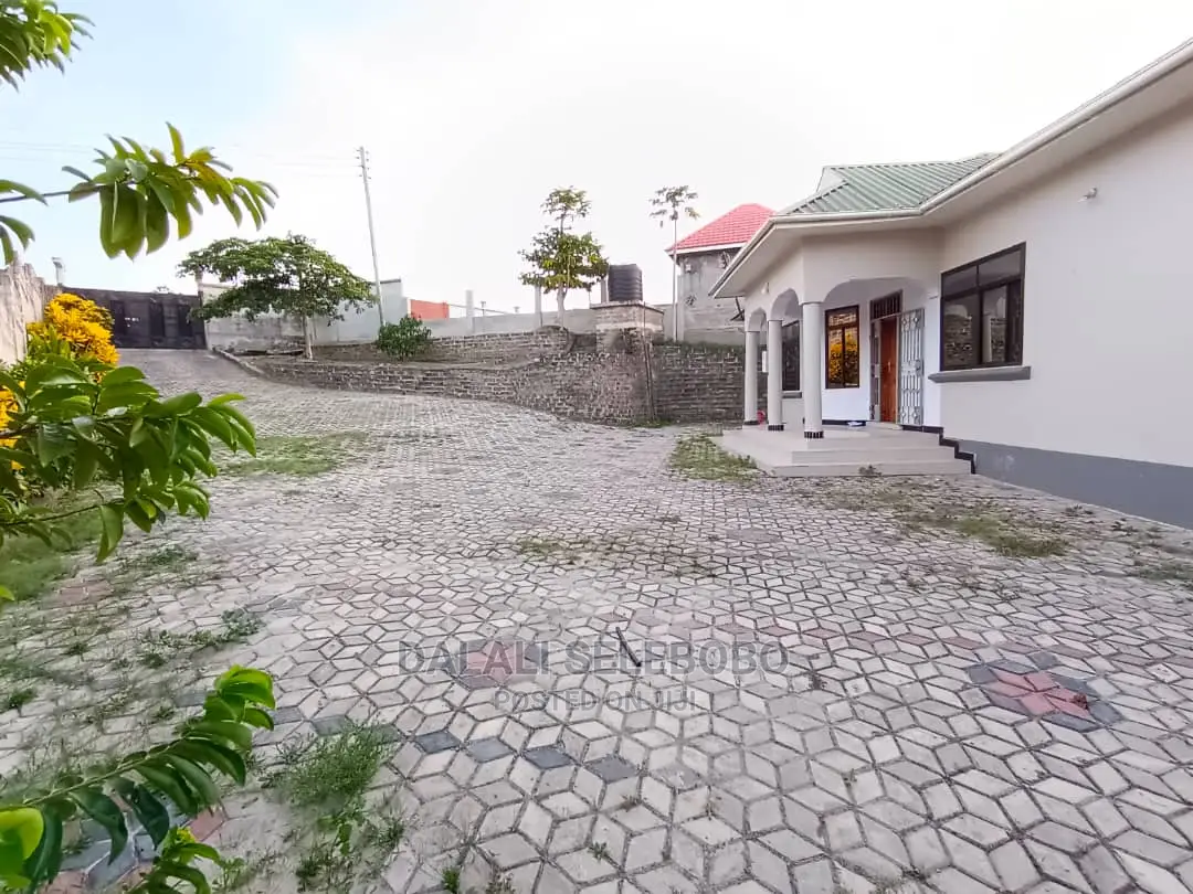 3bdrm Farm House in Kimara Stop Over, Kinondoni for Rent