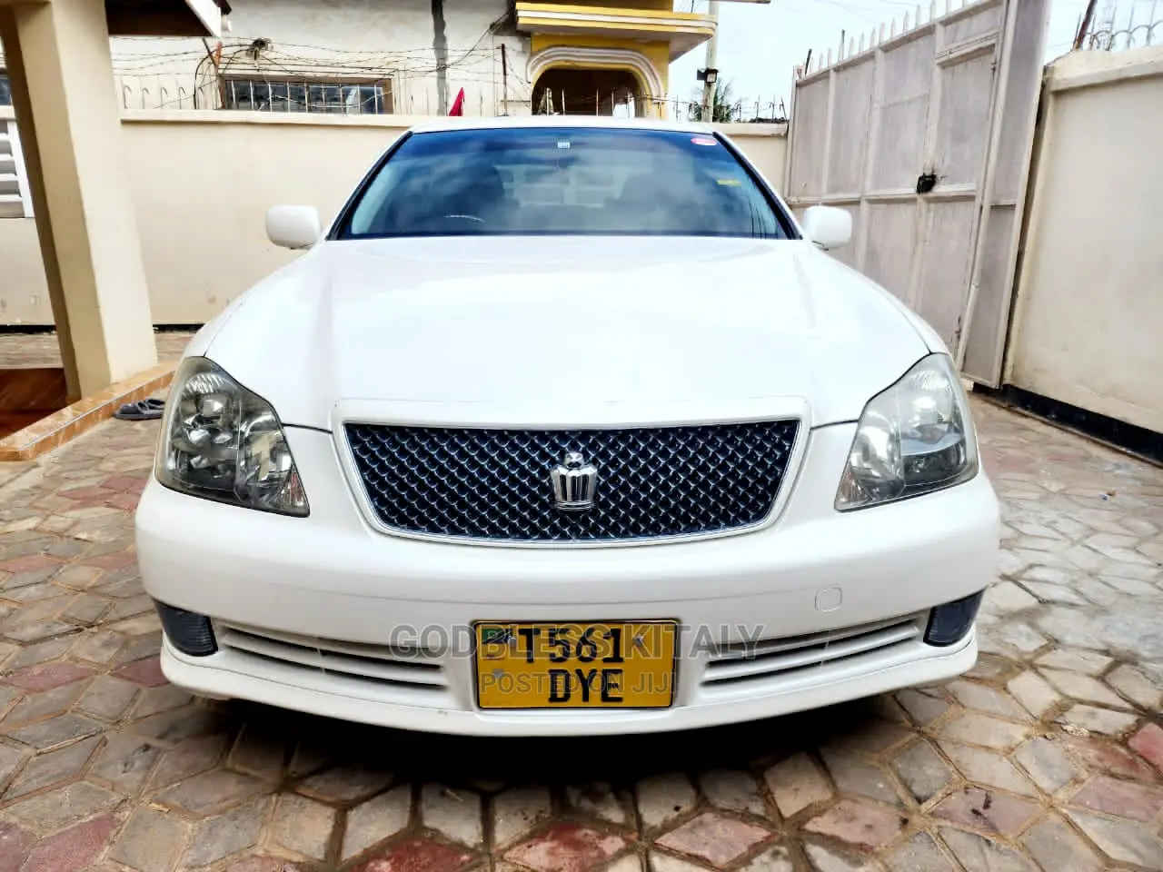 Toyota Crown 2004 White