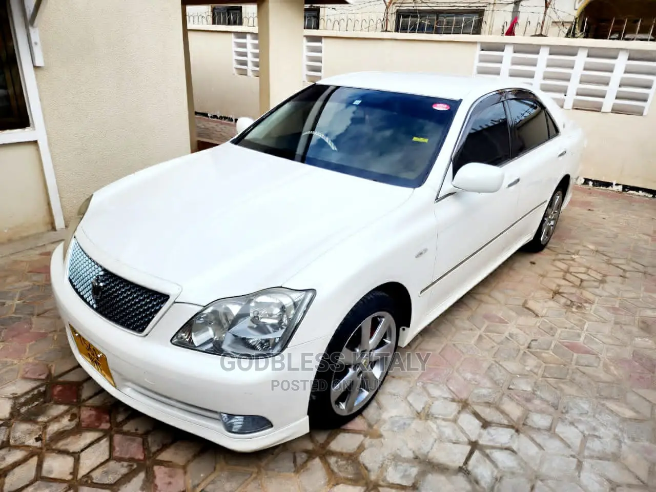 Toyota Crown 2004 White