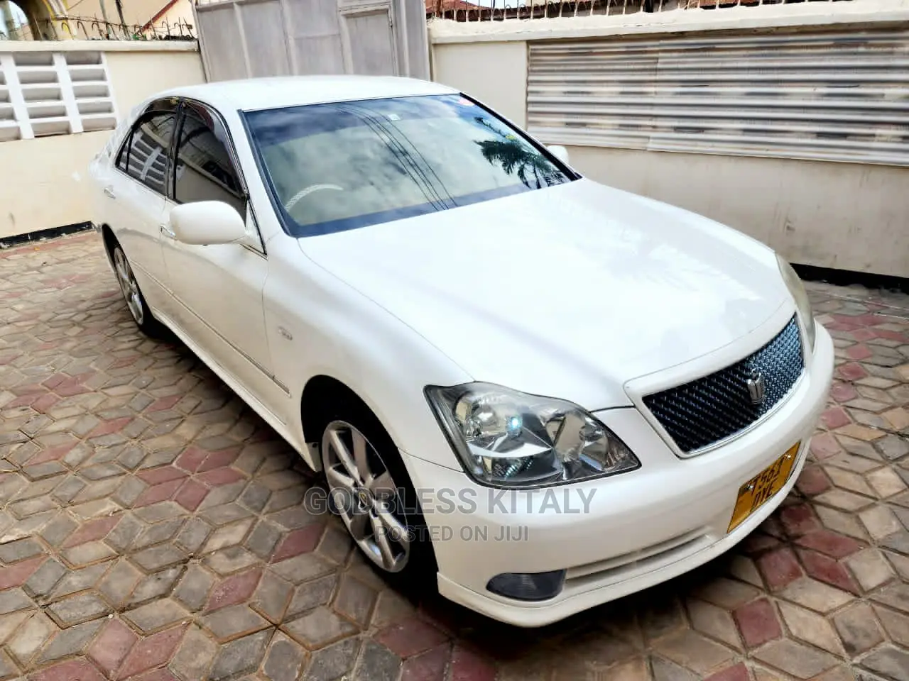 Toyota Crown 2004 White