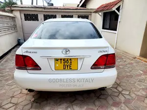 Toyota Crown 2004 White