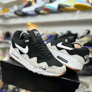 Airmax Black White