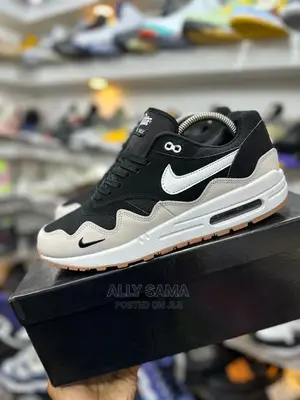 Airmax Black White