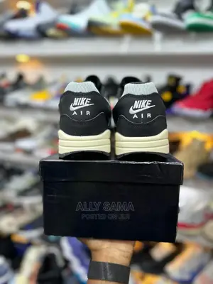 Airmax Black White