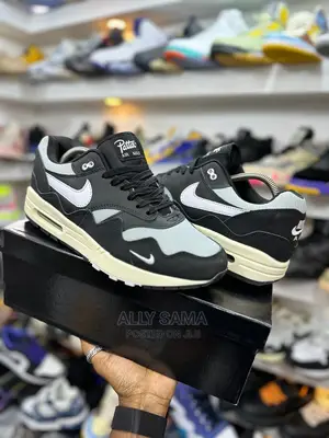 Airmax Black White