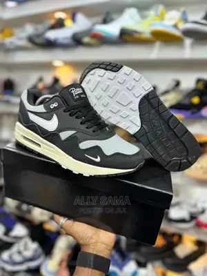 Airmax Black White