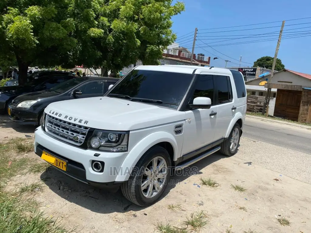 Land Rover Discovery 2012 White