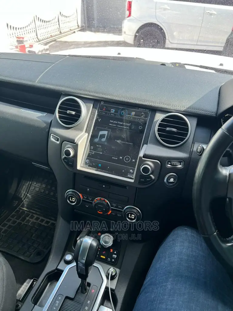 Land Rover Discovery 2012 White