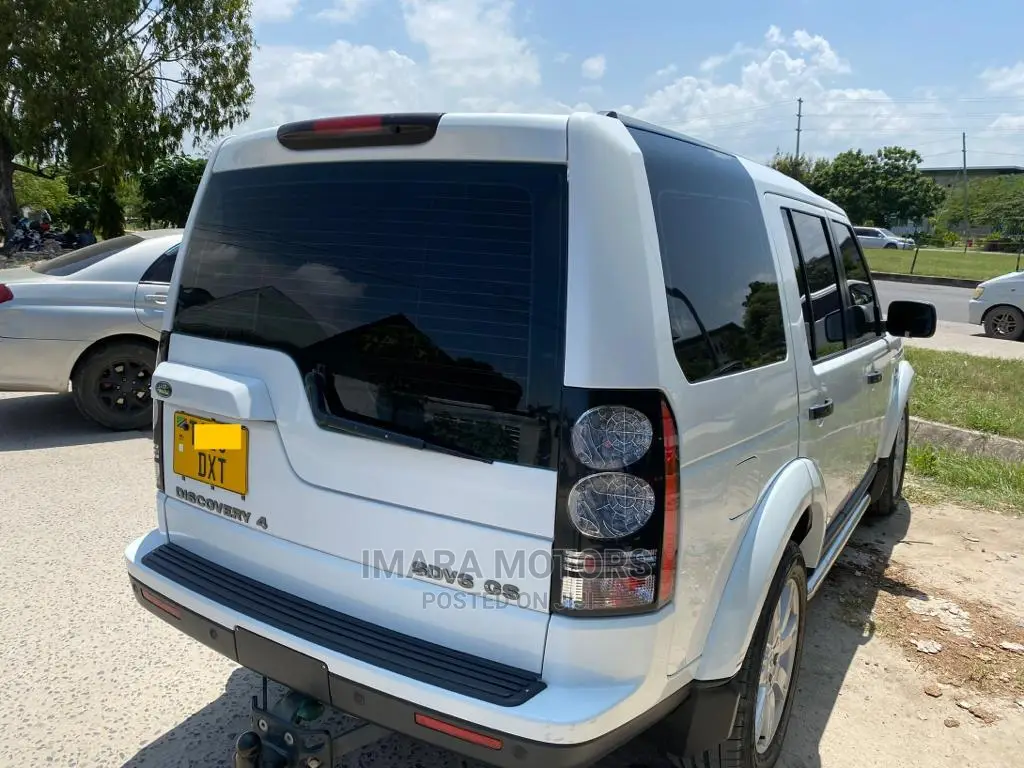 Land Rover Discovery 2012 White
