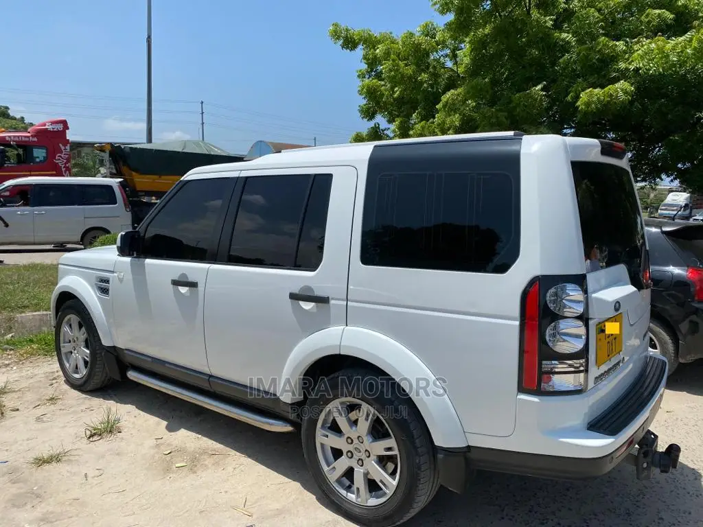 Land Rover Discovery 2012 White