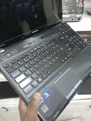 Laptop Toshiba Satellite C655D 4GB Intel Core I5 HDD 500GB