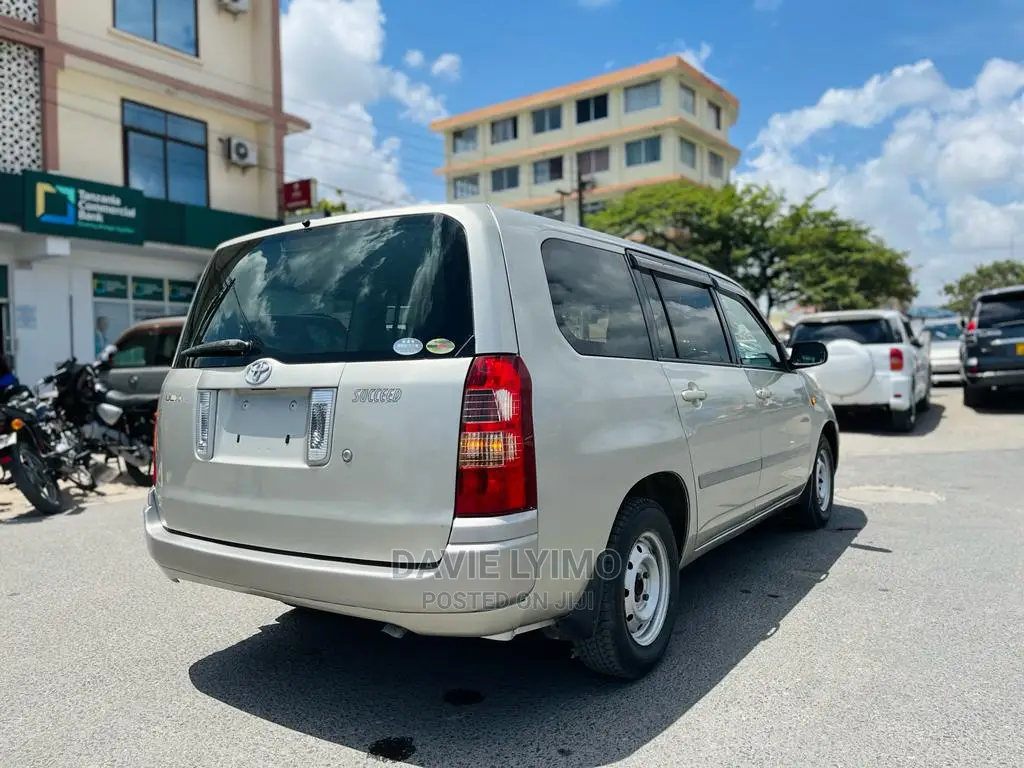 Toyota Succeed 2005 Silver