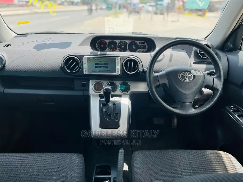 Toyota Corolla Rumion 2008 Red