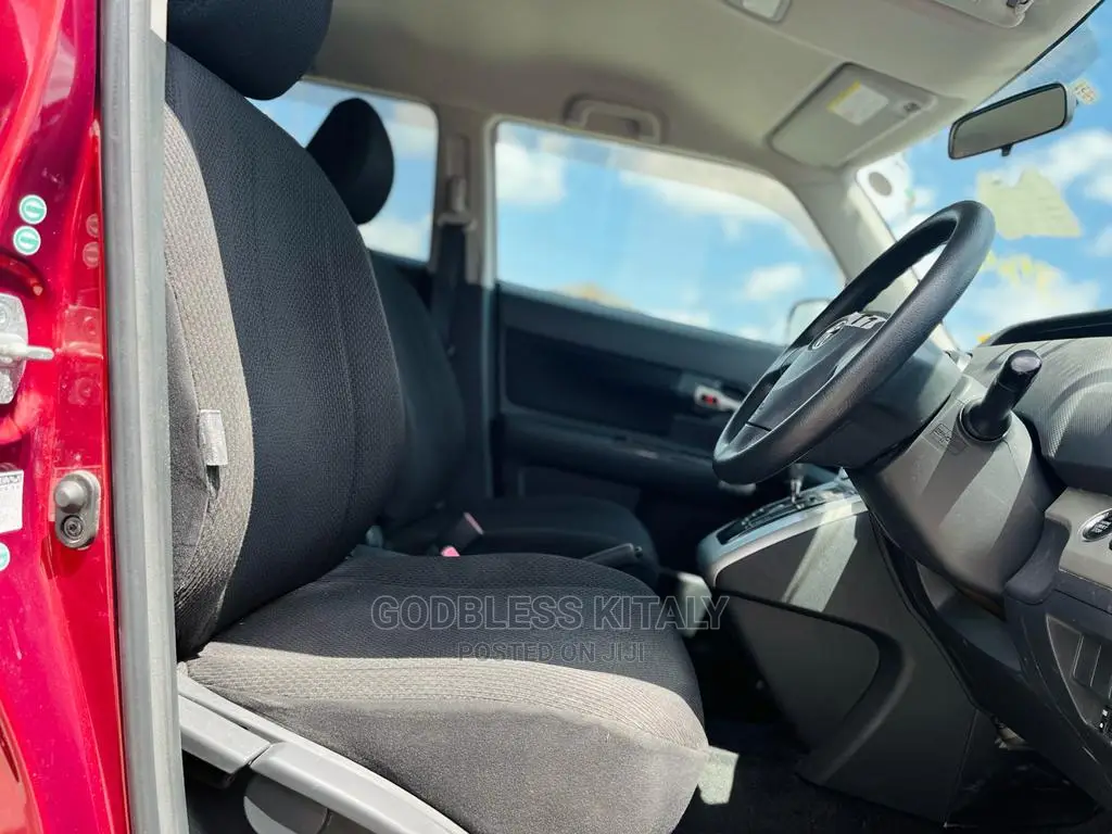 Toyota Corolla Rumion 2008 Red