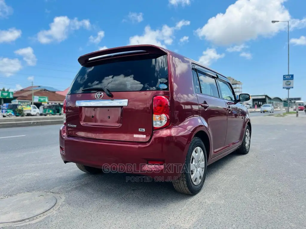Toyota Corolla Rumion 2008 Red