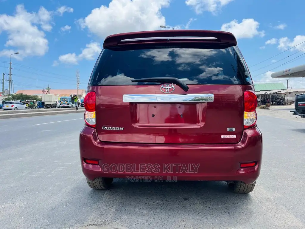 Toyota Corolla Rumion 2008 Red