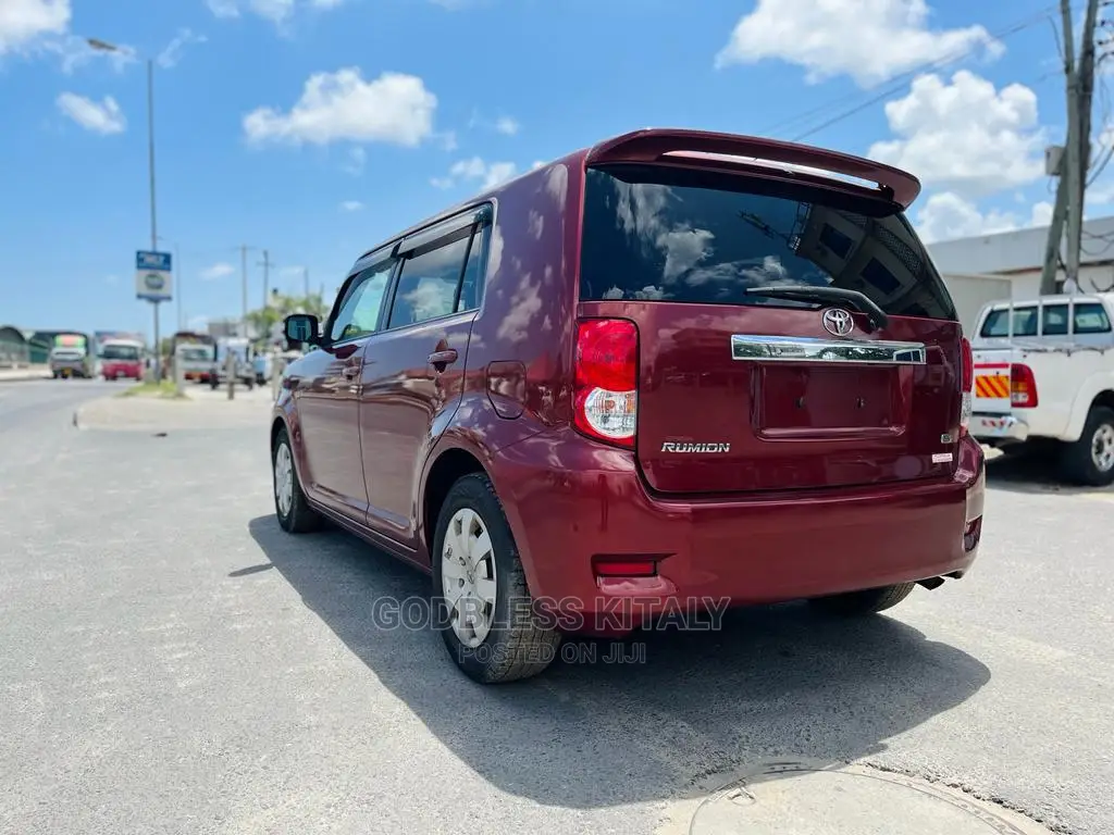 Toyota Corolla Rumion 2008 Red