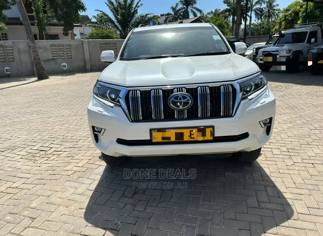 Toyota Land Cruiser 2022 White