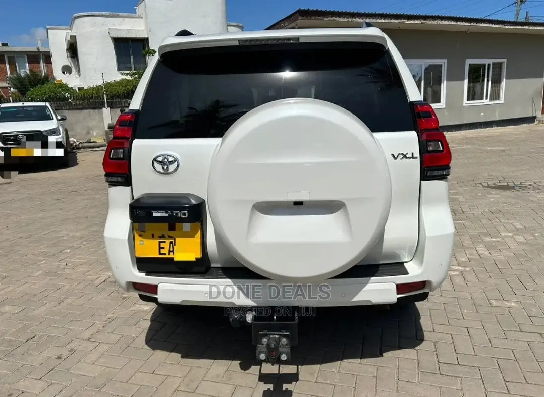 Toyota Land Cruiser 2022 White