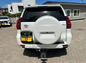 Toyota Land Cruiser 2022 White