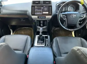 Toyota Land Cruiser 2022 White