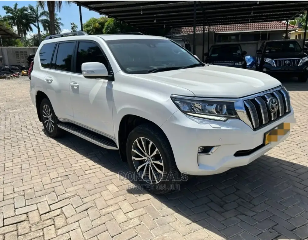 Toyota Land Cruiser 2022 White