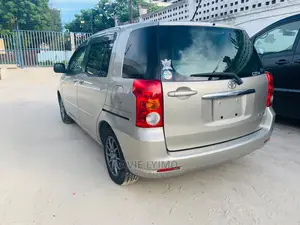 Toyota Raum 1.5 AWD 2004 Silver