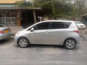 Toyota Ractis 2012 Silver