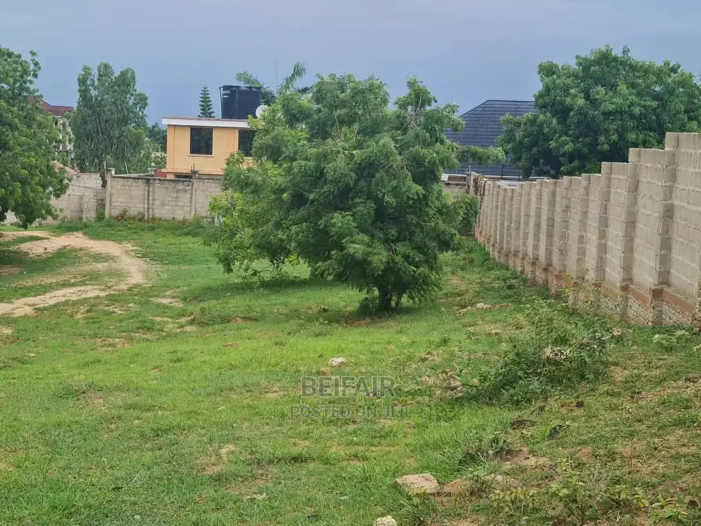 Kiwanja Kinauzwa Salasala